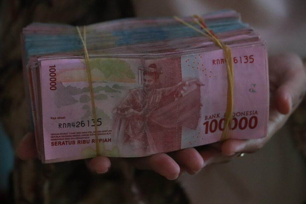 Как безопасно обменять деньги на Бали?