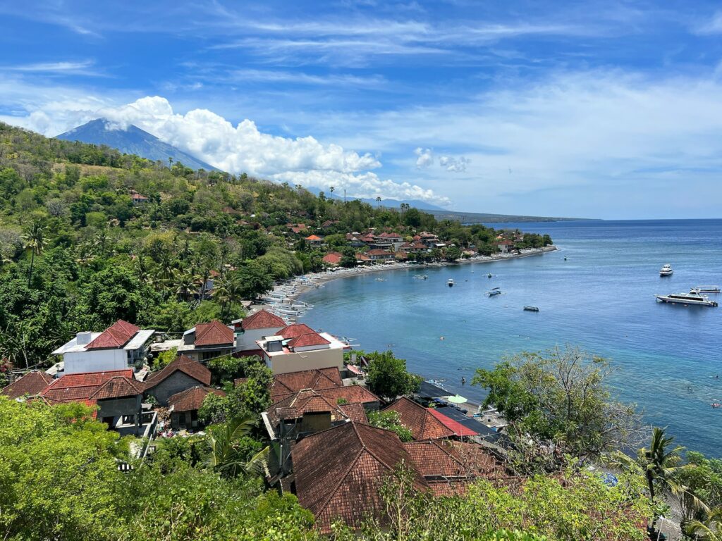 Роскошный Нуса Дуа или дикий Бали Барат? Шумная Кута или уединенная Ловина? На Бали так много уникальных курортов! Какой из них подойдет именно вам? Давайте вместе разберем районы Бали и выберем лучший вариант для вашего отдыха!