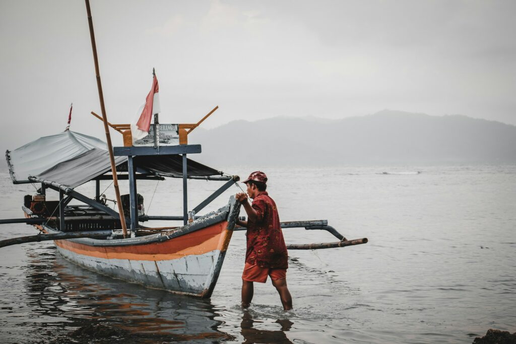 Тихие прозрачные воды, райские ландшафты, расслабляющее спа... Все это (и даже больше!) можно найти в районе Бали, расположенном на восточном побережье — в Амеде.